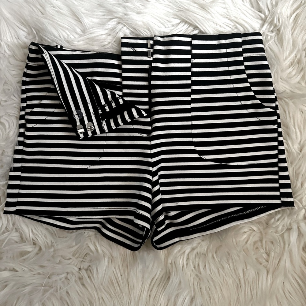 Forever 21 shorts! Size large! 🖤